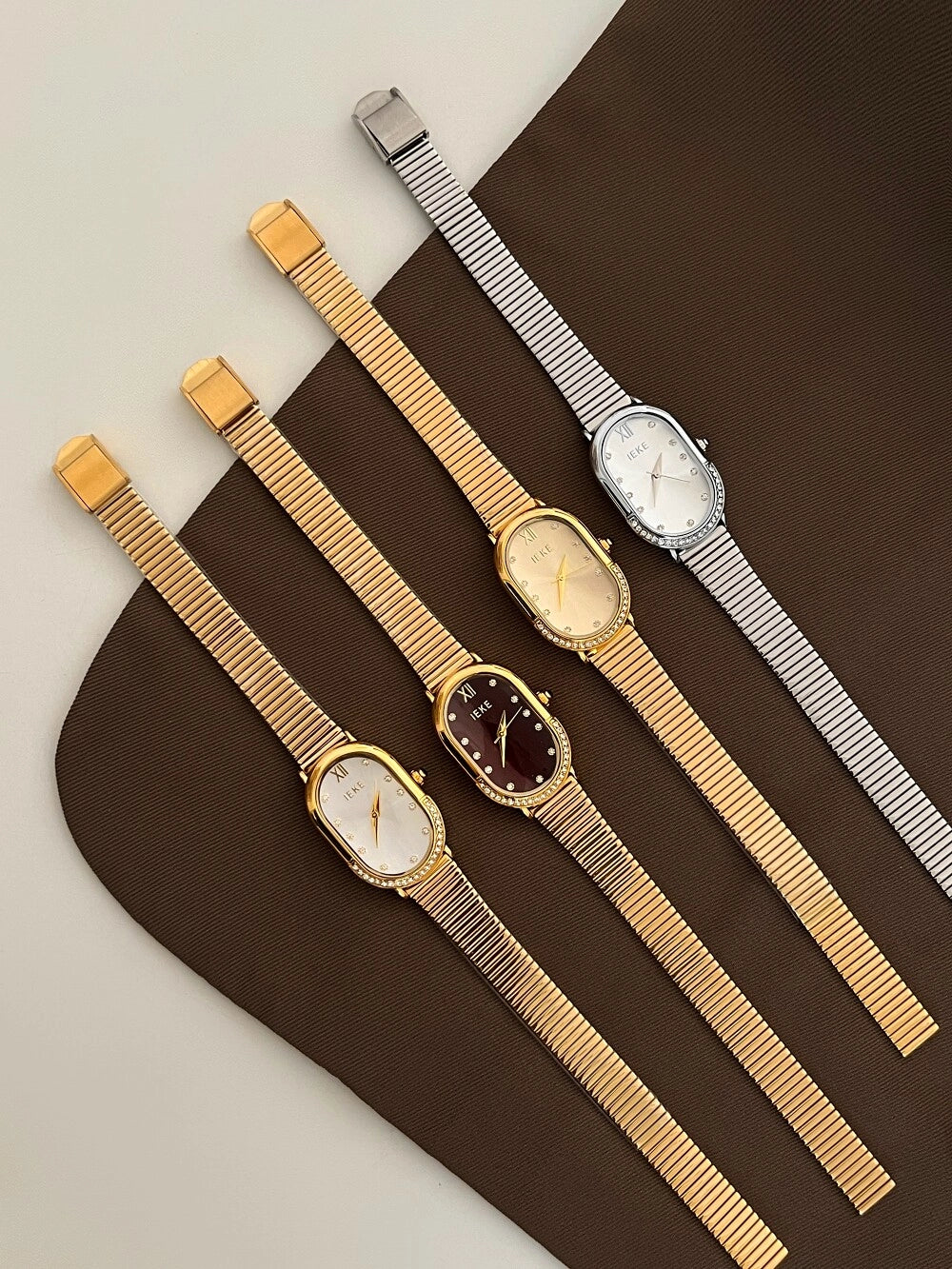 Oval Dial Bracelet Watch [VIYHGAR6]