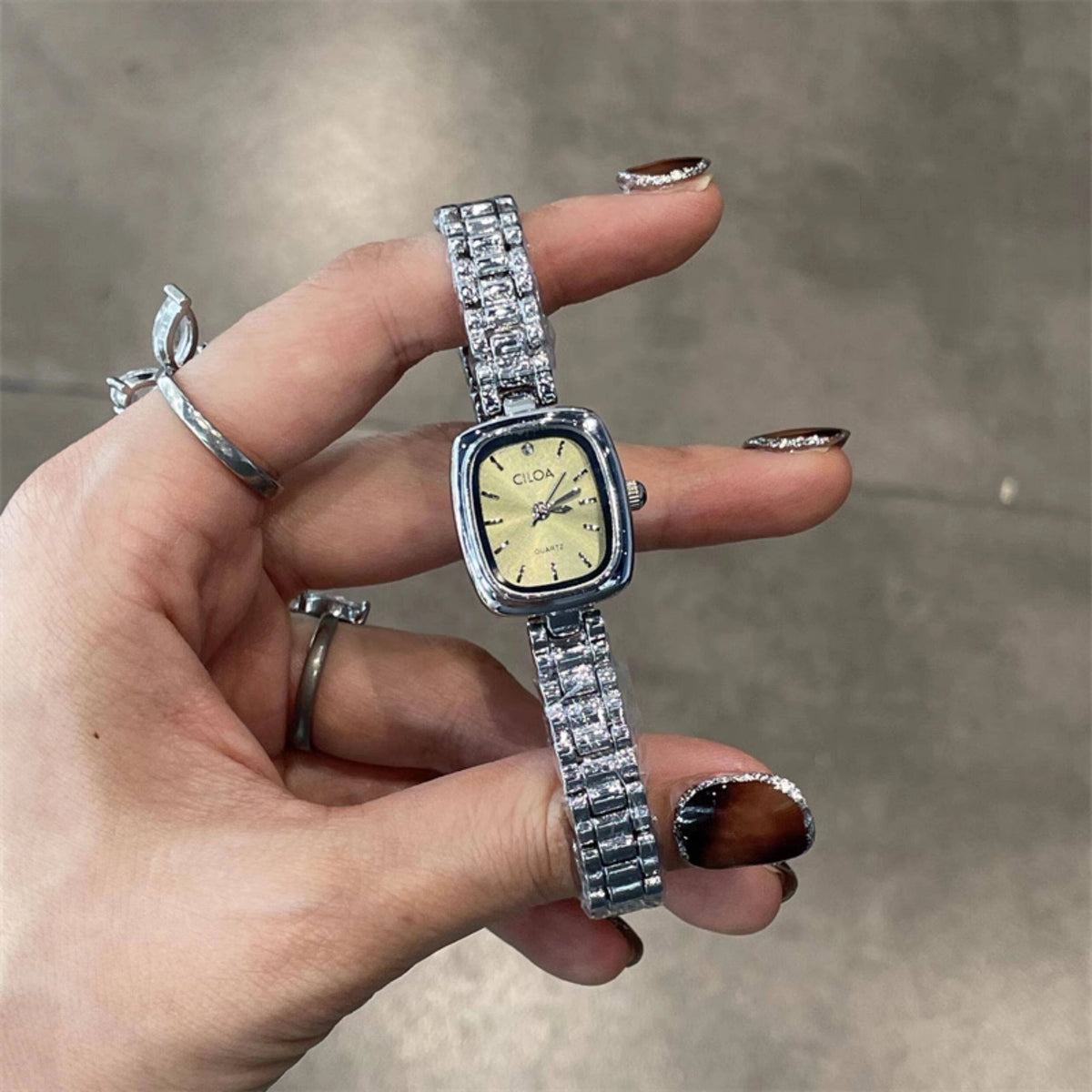 Oval Dial Bracelet Watch [NYNR0RG4]