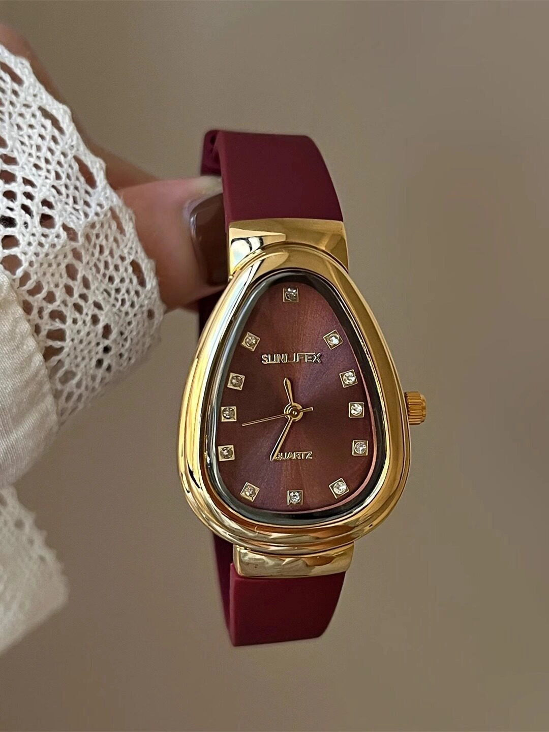 Oval Dial Silicone Strap Watch [JQEJMUKH]