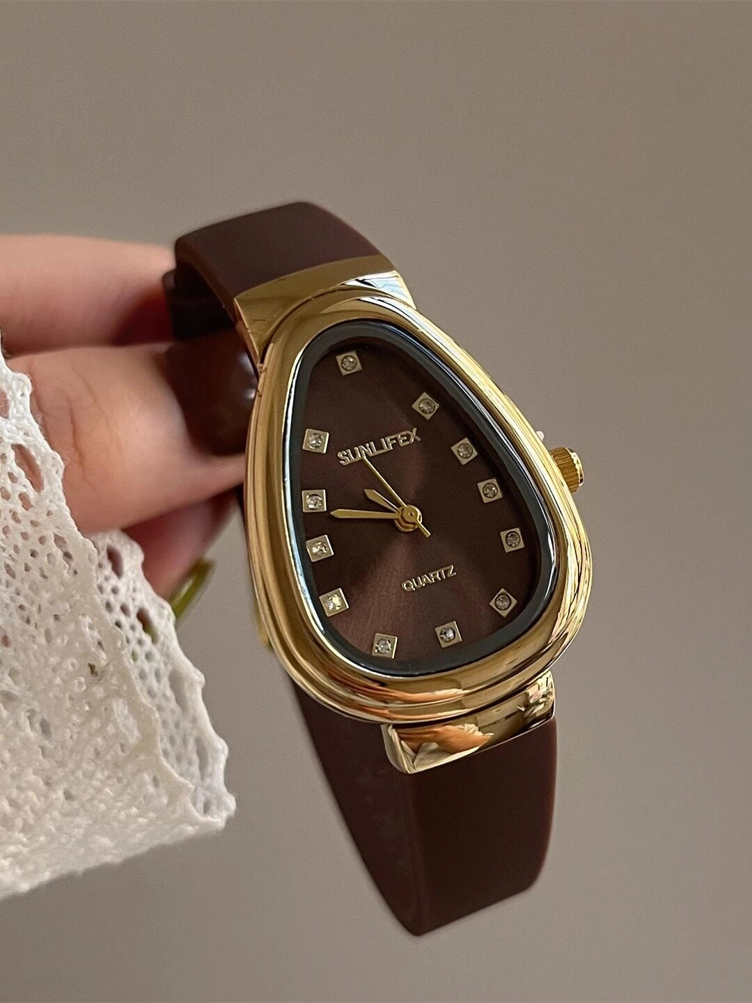 Oval Dial Silicone Strap Watch [JQEJMUKH]