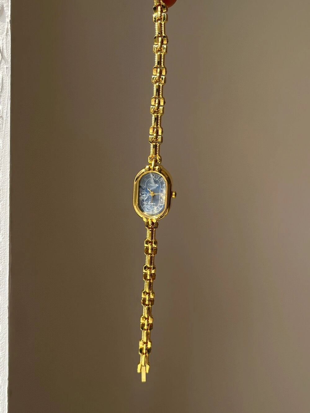 Oval Mother-of-Pearl Bracelet Watch [H2FC7JJG]