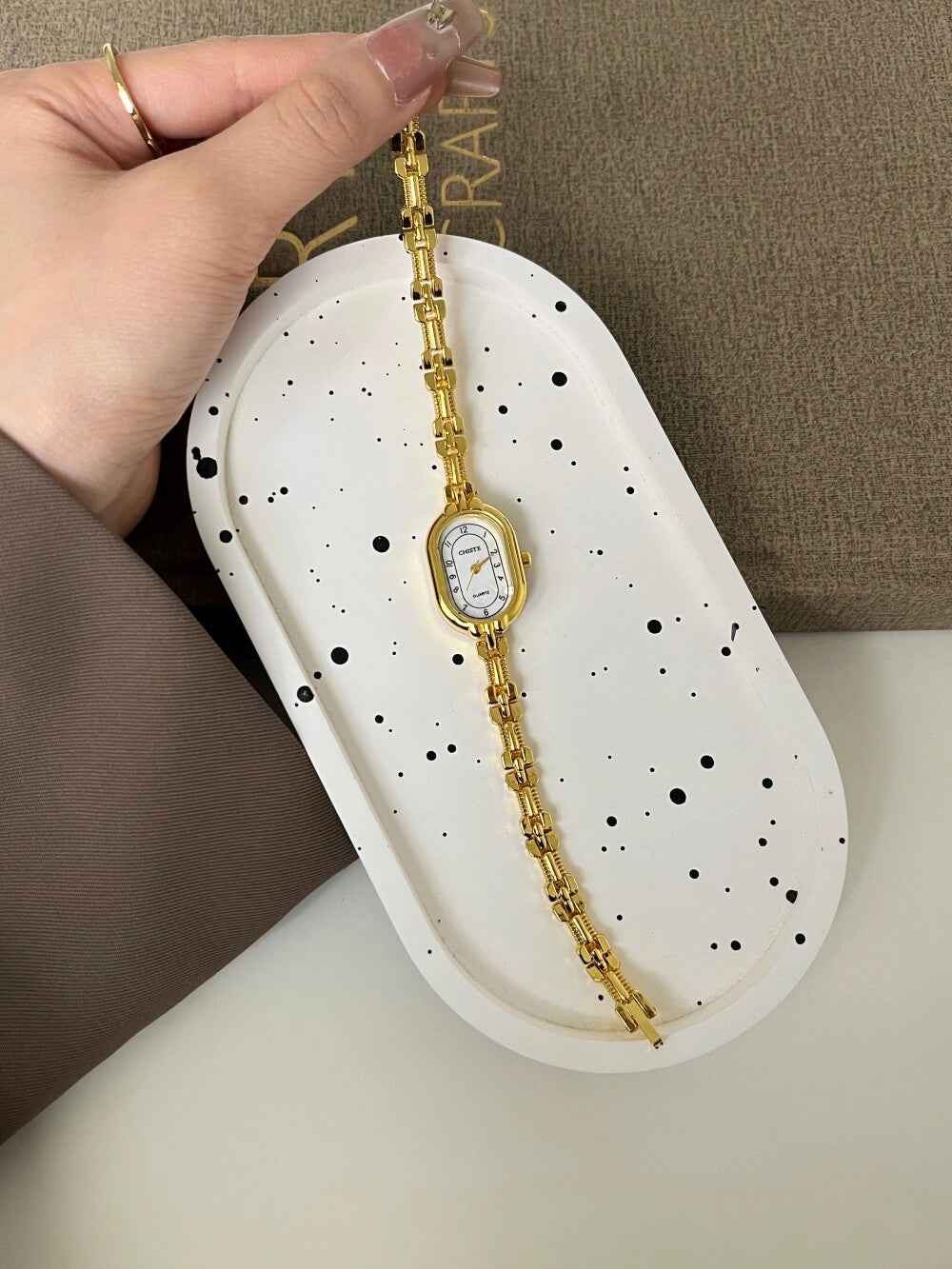 Oval Mother-of-Pearl Bracelet Watch [5KYRM9GG]