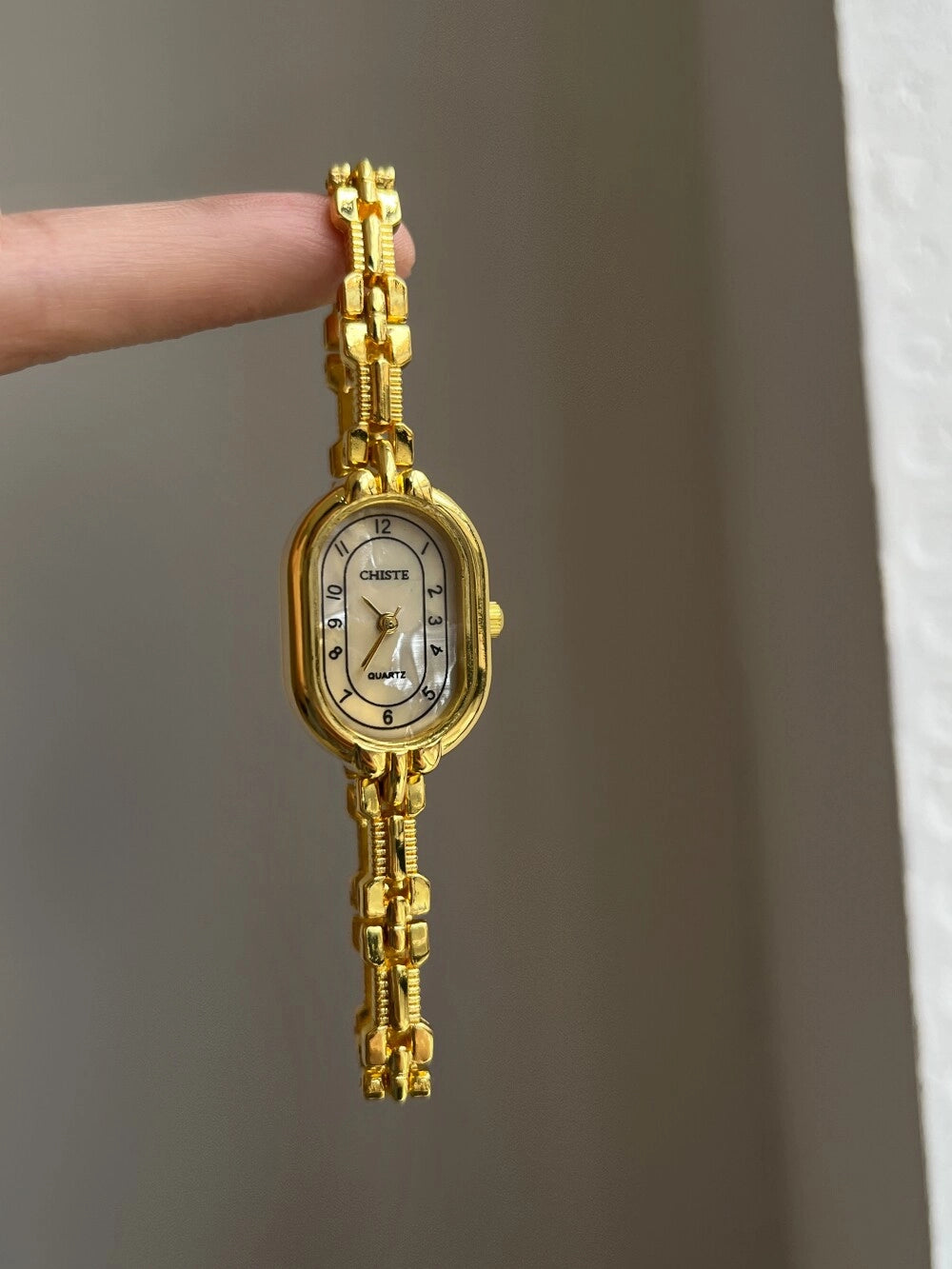Oval Mother-of-Pearl Bracelet Watch [GJFYYD2H]