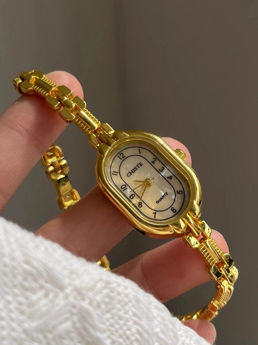 Oval Mother-of-Pearl Bracelet Watch [DBBBD8ZR]