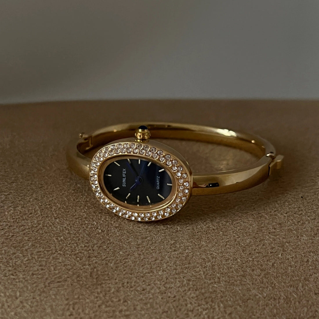 Oval Vintage Gold Bracelet Watch [ESW8FDUR]