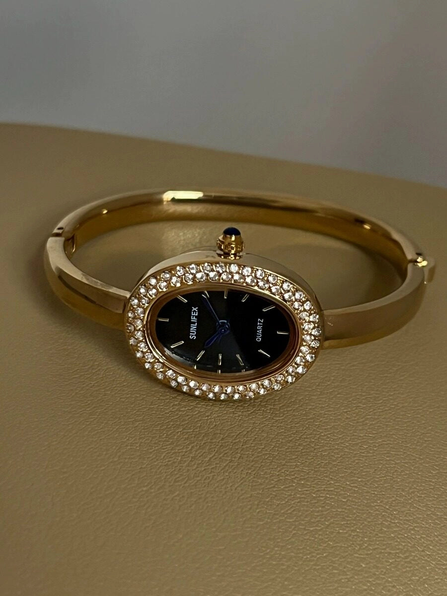 Oval Vintage Gold Bracelet Watch [3LAVPS97]