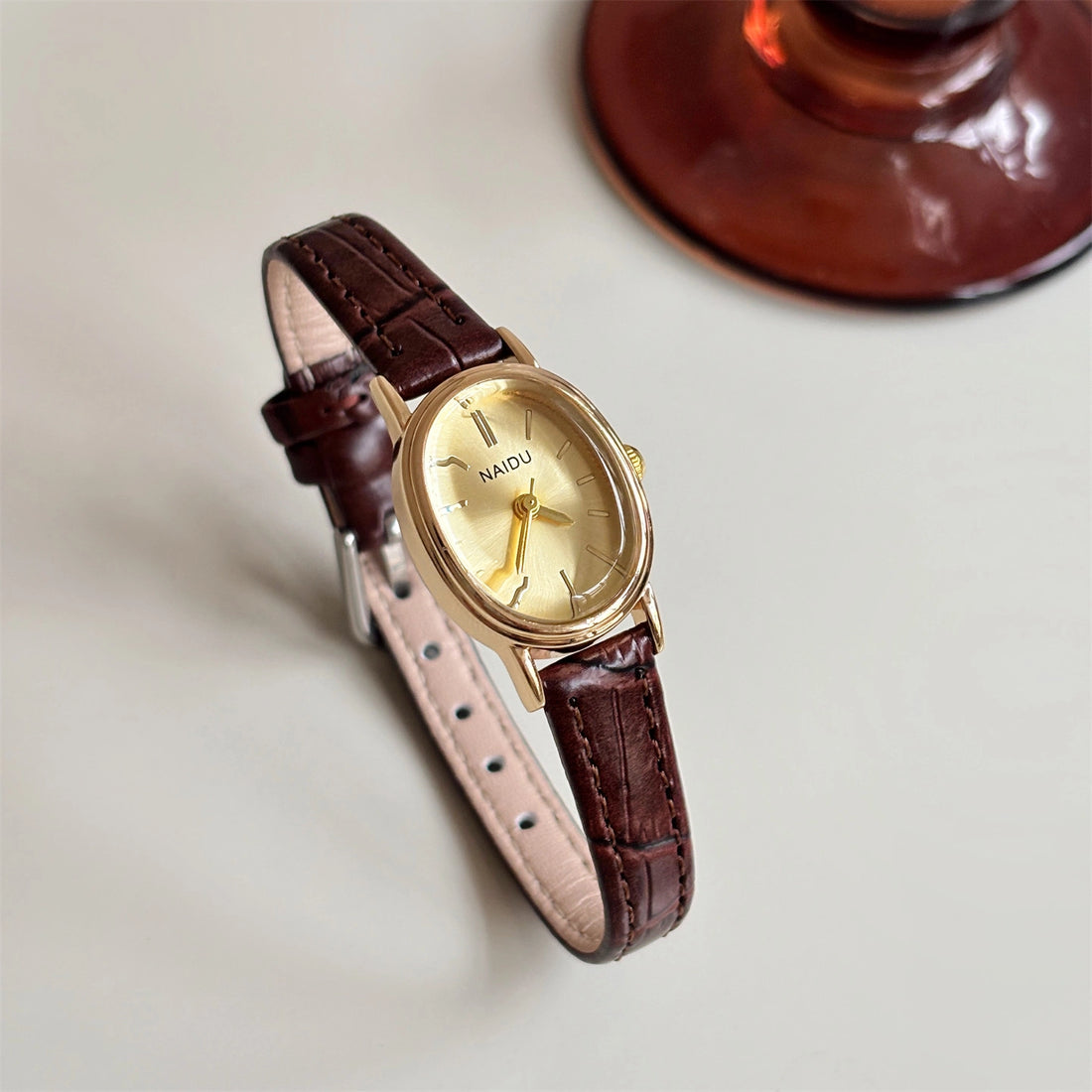 Oval Vintage Leather Strap Watch [OPUU6RXA]