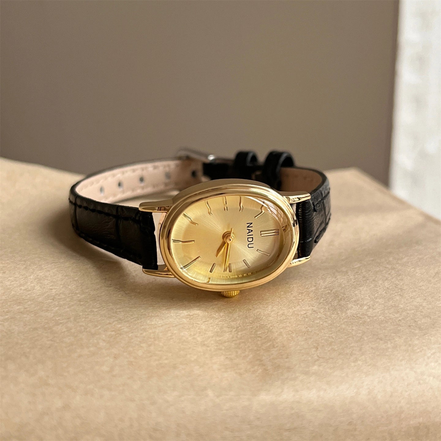 Oval Vintage Leather Strap Watch [EX36OCZL]