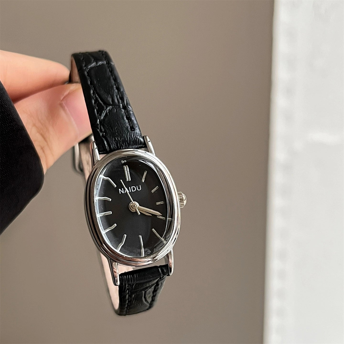 Oval Vintage Leather Strap Watch [FBO9KYLJ]