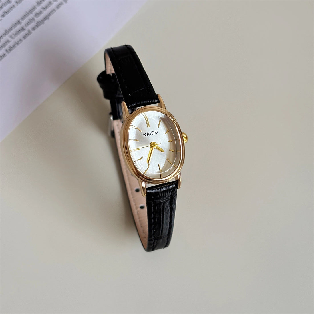Oval Vintage Leather Strap Watch [OPUU6RXA]