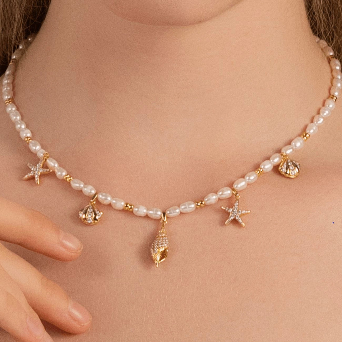 Pearl and Conch Shell Pendant Necklace [438DHU6K]