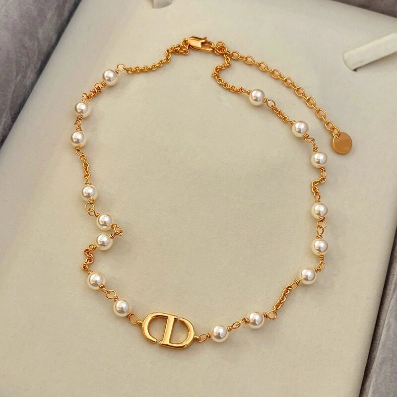 Pearl and Gold Chain Necklace [7LKFYFWR]