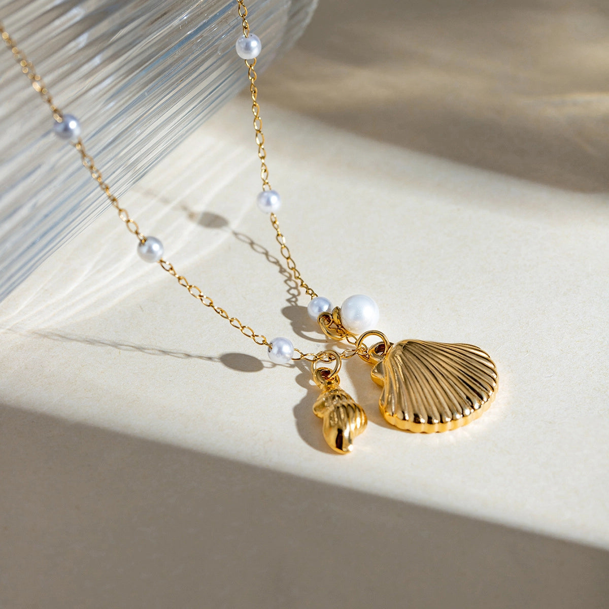 Pearl and Shell Pendant Bracelet [NTRCOZD5]