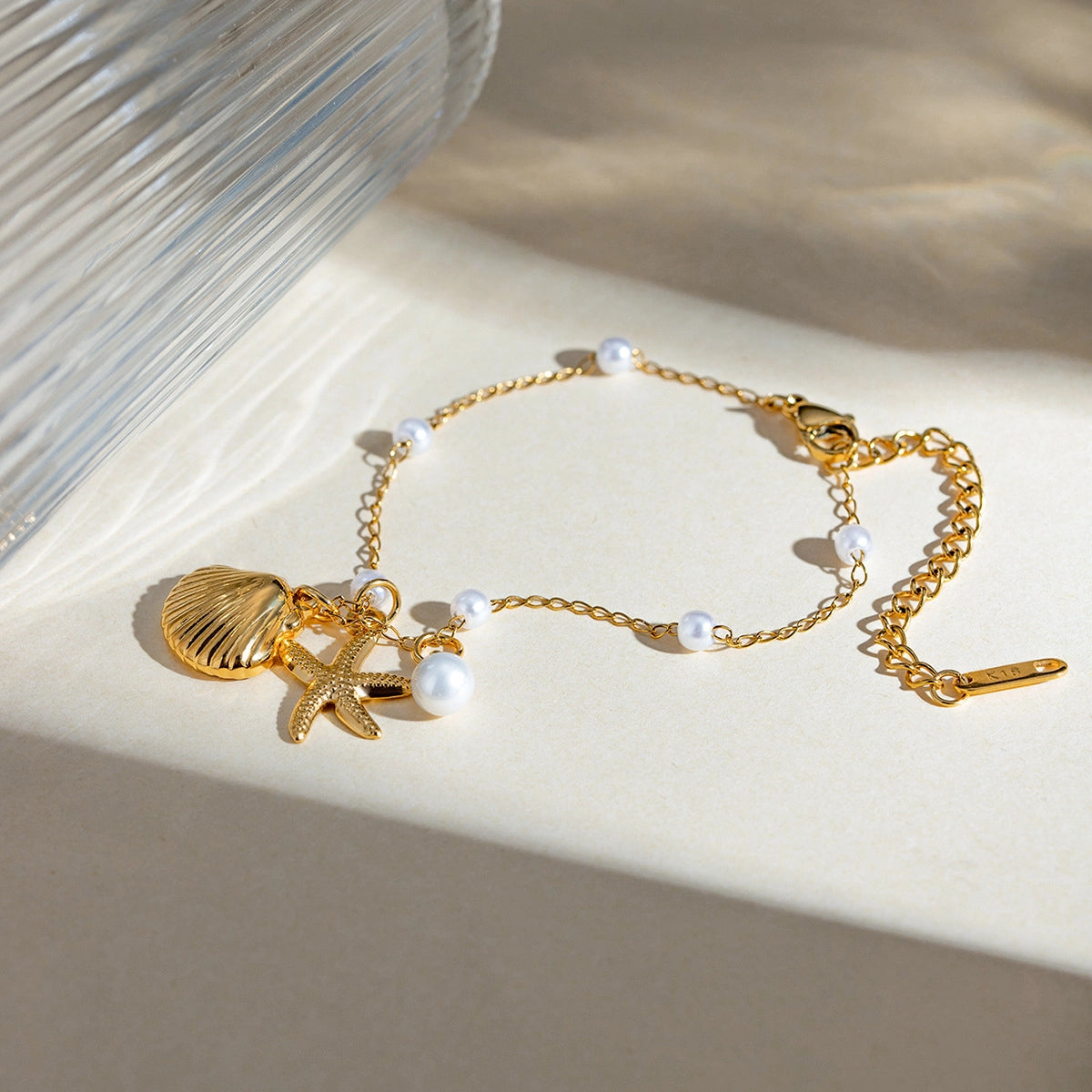 Pearl and Shell Pendant Bracelet [N27H7LCT]