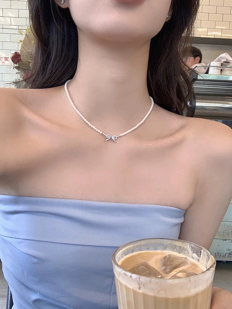 Pearl Bow Choker Necklace [2SUXS2BQ]