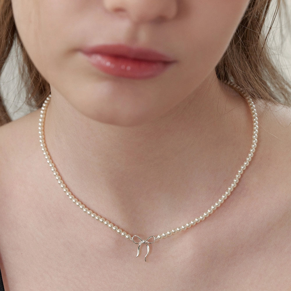 Pearl Bow Pendant Necklace [9SRVV34V]