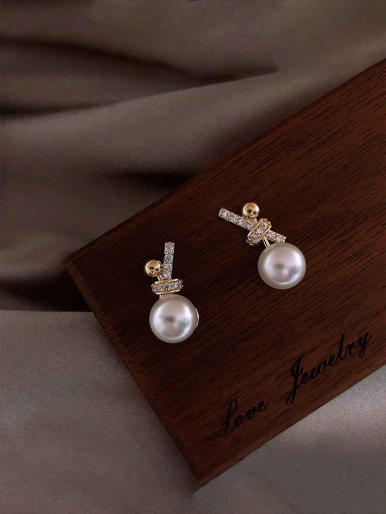 Pearl Bowknot Stud Earrings [2CY0JQXS]