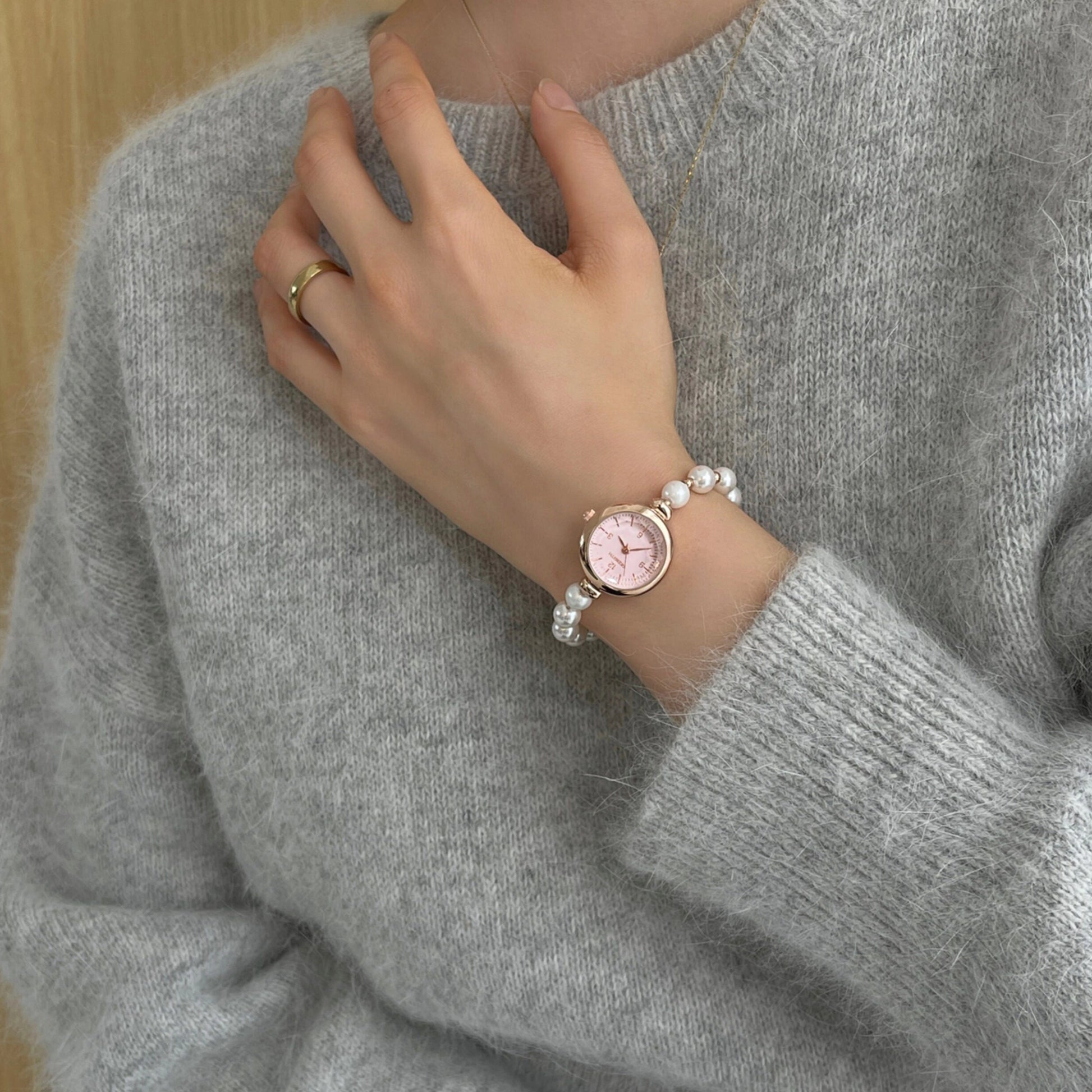 Pearl Bracelet Watch [FB5MSFVT]