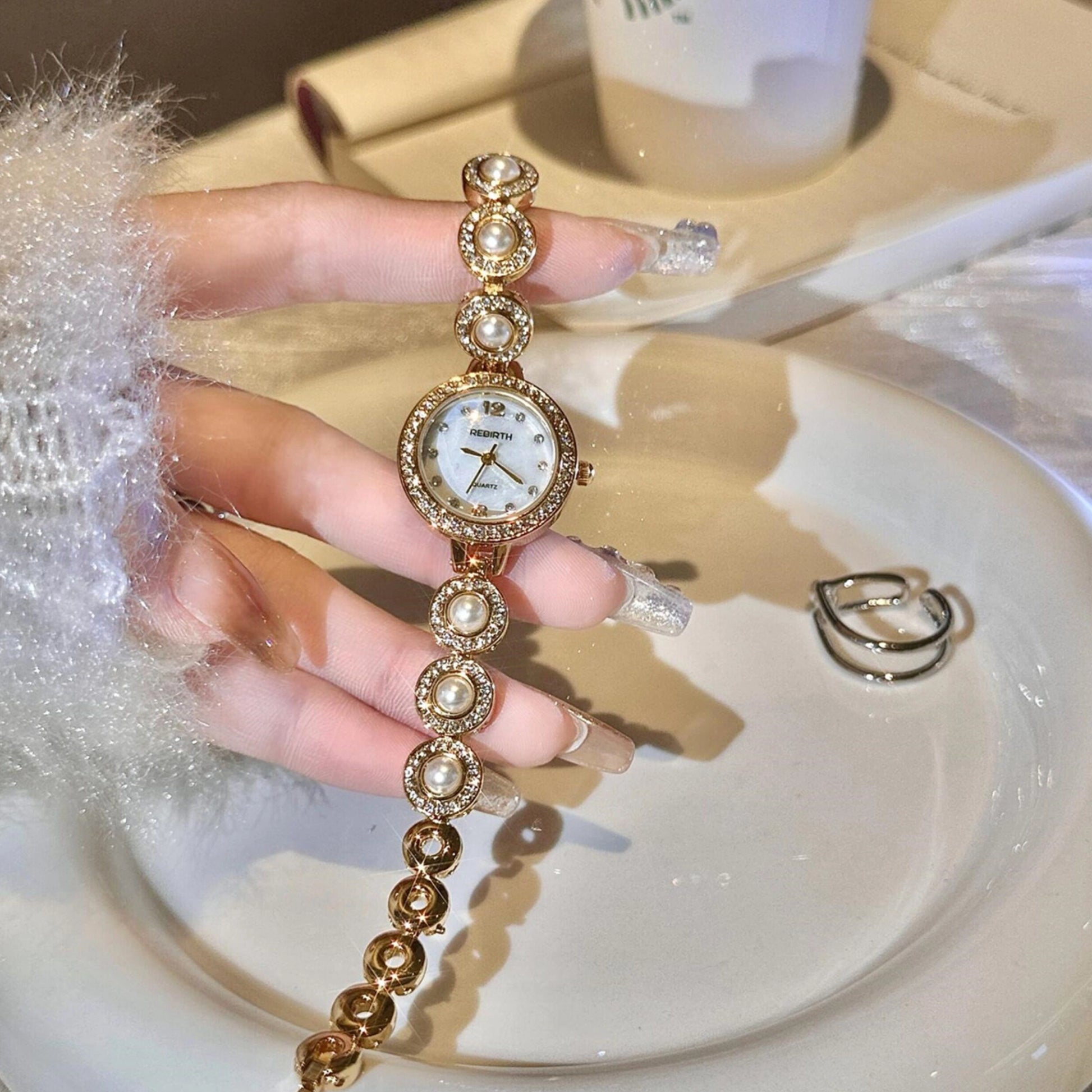 Pearl Bracelet Watch [QV6DVU1C]