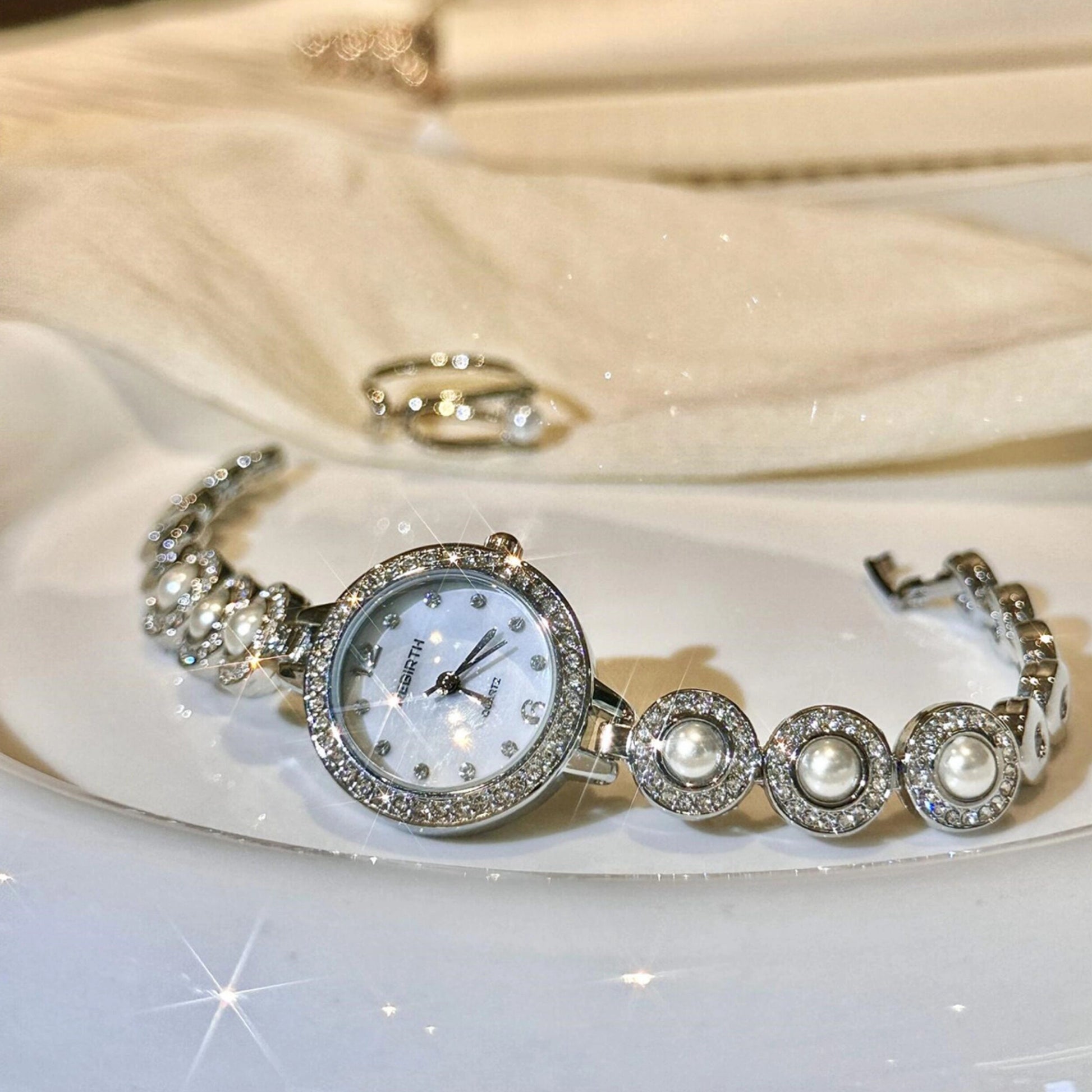 Pearl Bracelet Watch [CE7SKEEE]