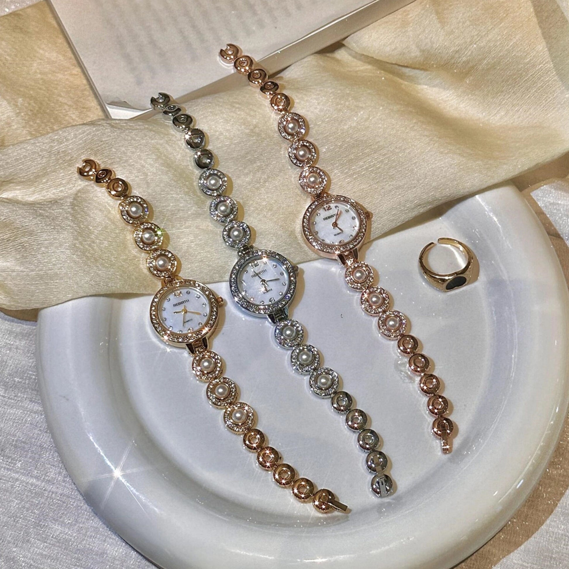 Pearl Bracelet Watch [GM6LSOL9]