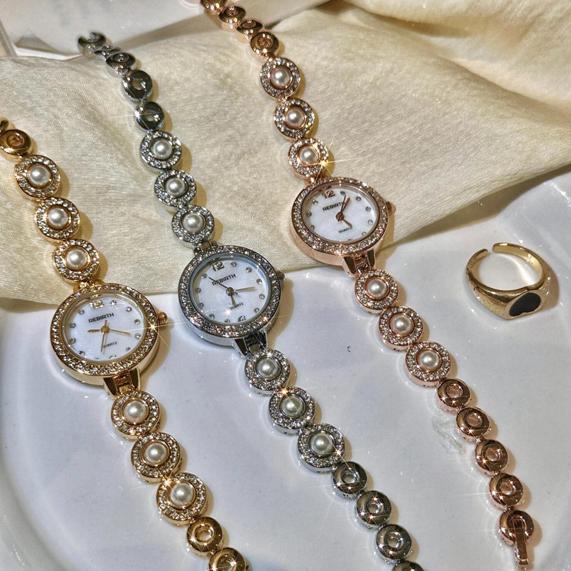Pearl Bracelet Watch [YVDNIC5D]