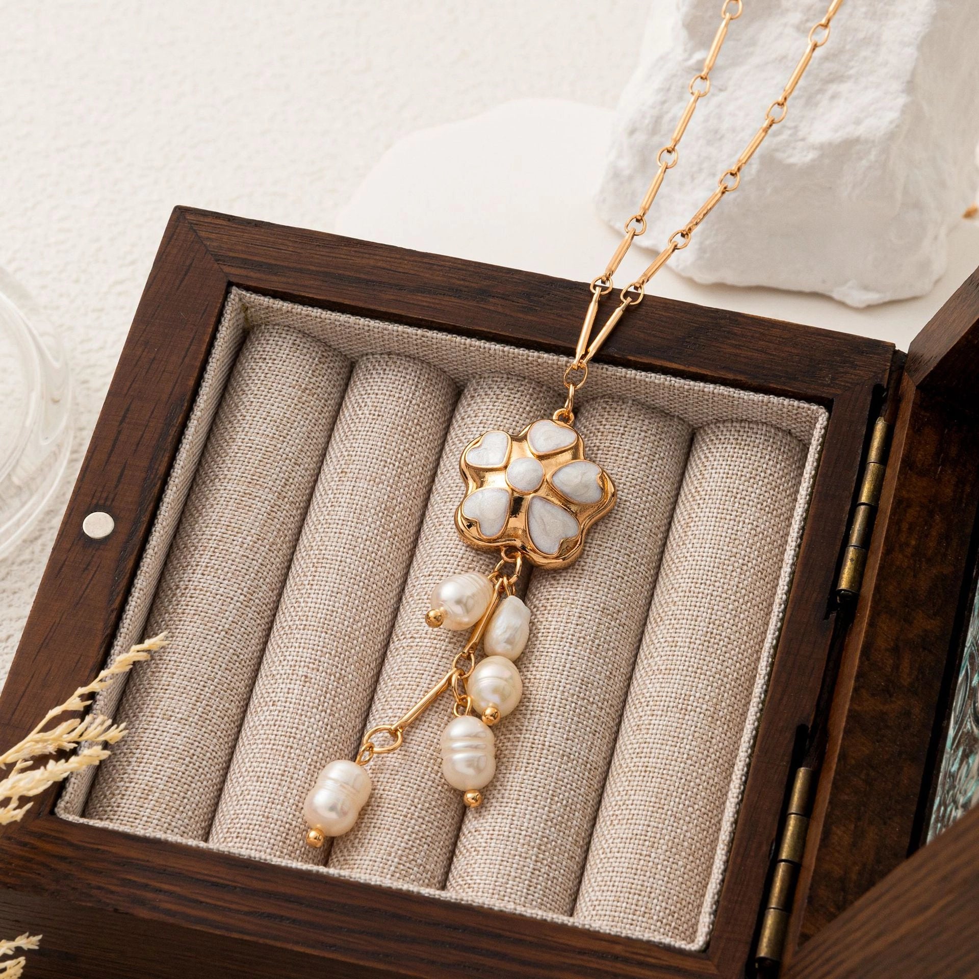 Pearl Flower Pendant Necklace [709S8C60]