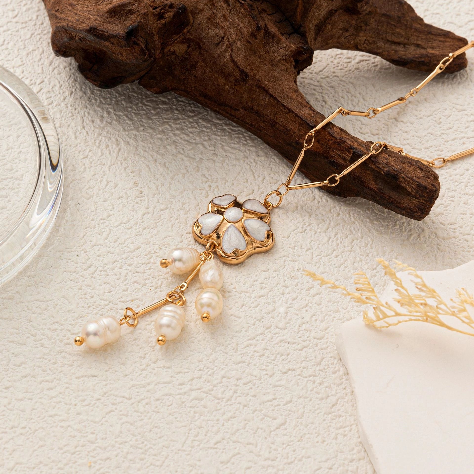 Pearl Flower Pendant Necklace [ZO271V76]