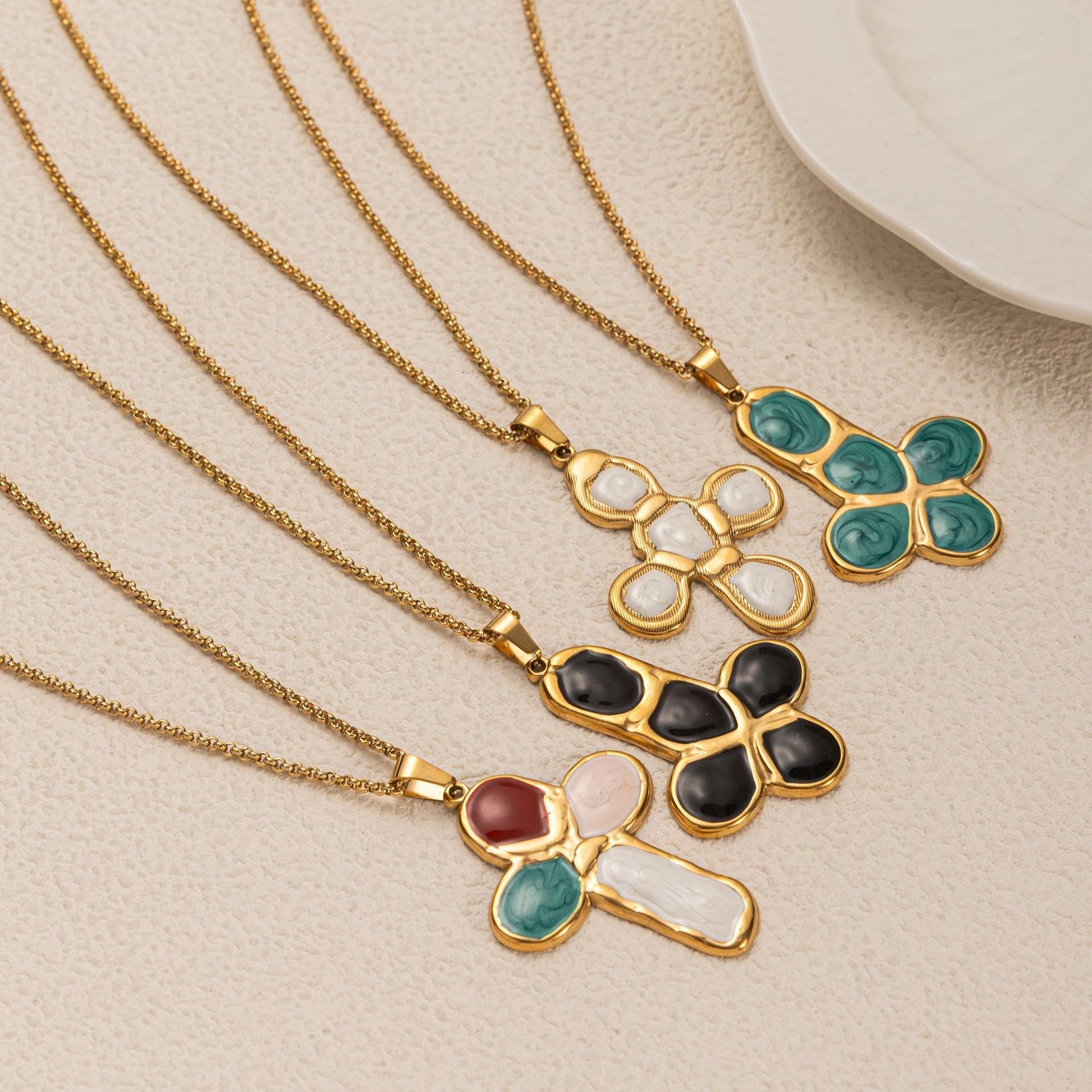 Pebble Cross Pendant Necklace [21GRD161]
