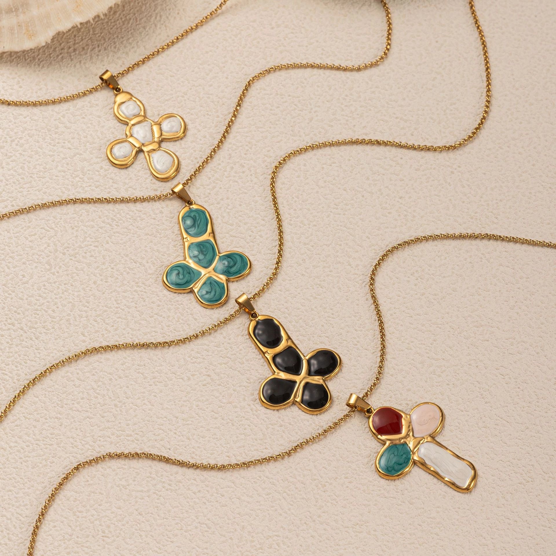 Pebble Cross Pendant Necklace [2ZF19WC4]