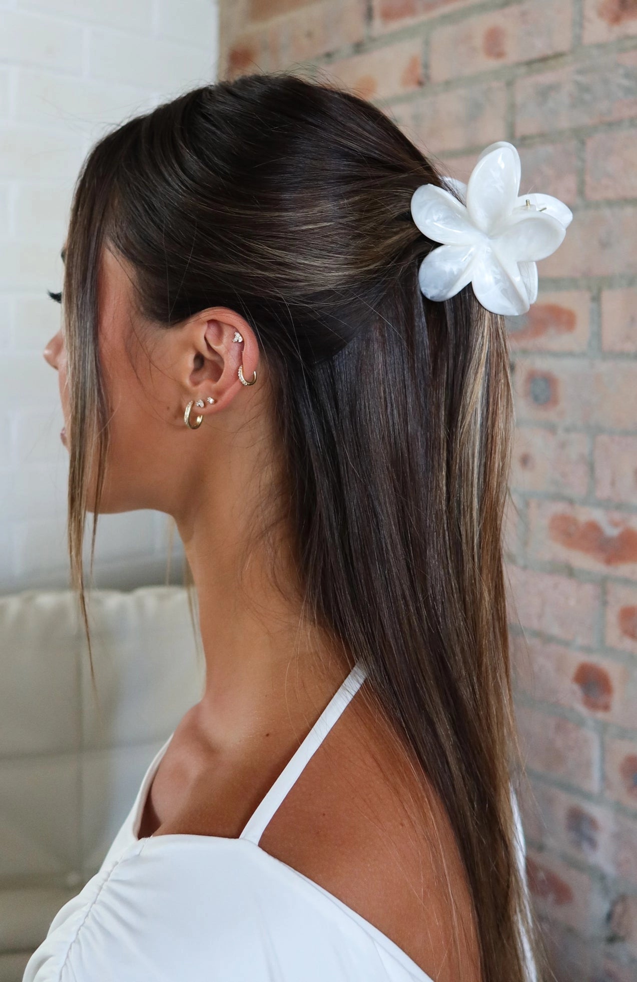 Missy Jewelry Phaedra Gilded Floral Hair Clip - White Marble