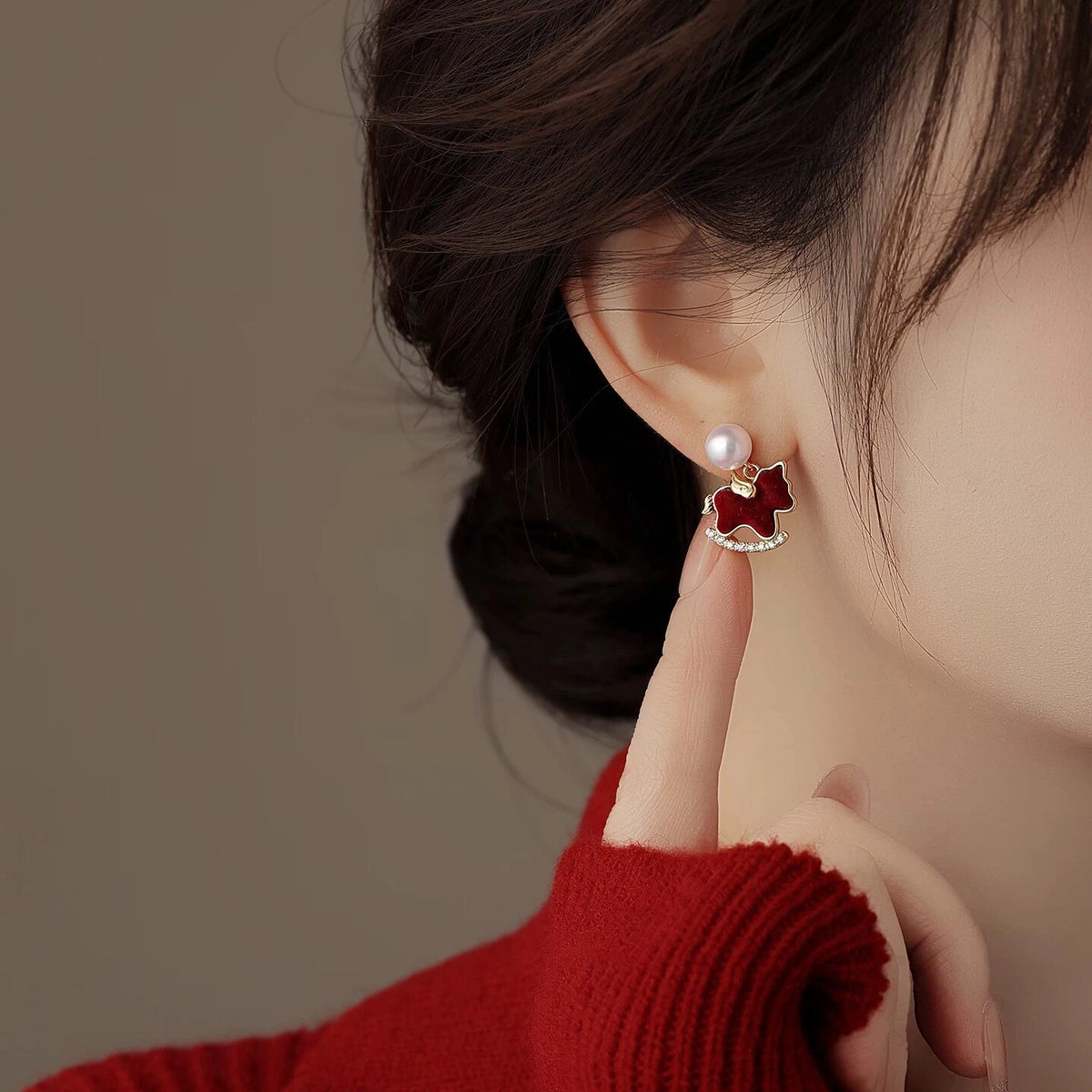 Pony Pearl Stud Earrings [VKG6UKVZ]