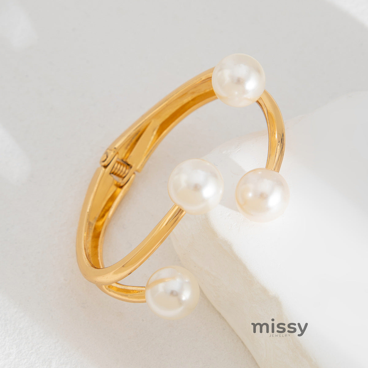 Ramsey Textured Pearl Cuff [M47YAYKR]