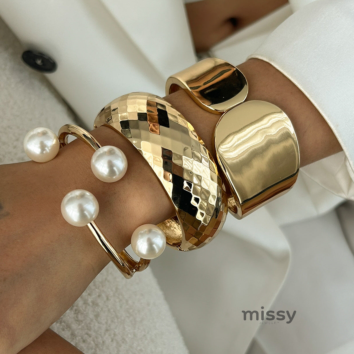 Ramsey Textured Pearl Cuff [0OSQ0DO6]