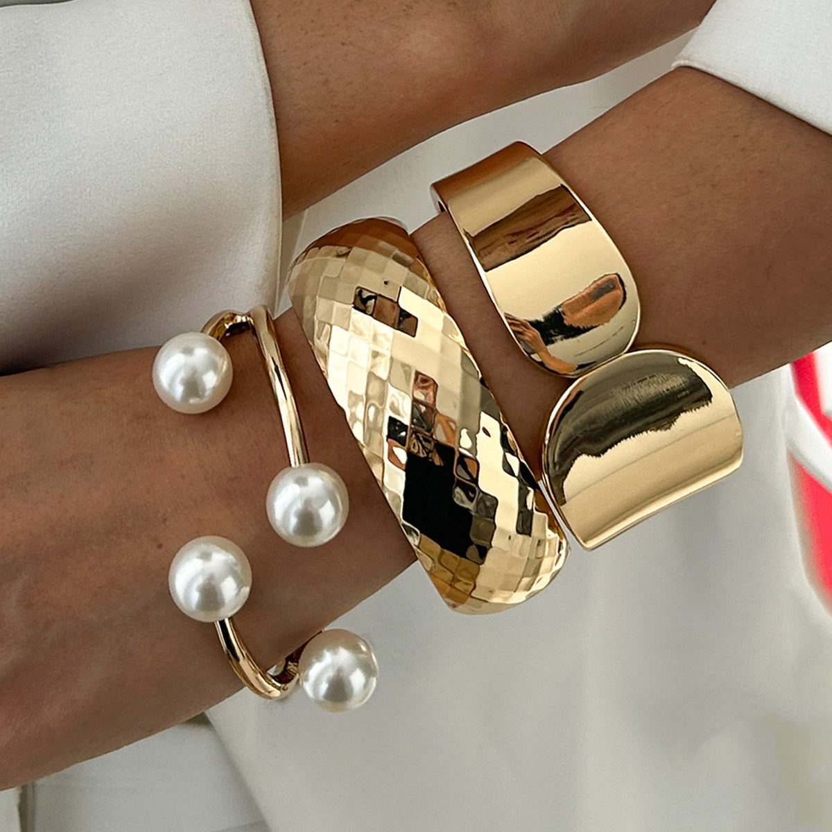 Ramsey Textured Pearl Cuff [AFJT734F]
