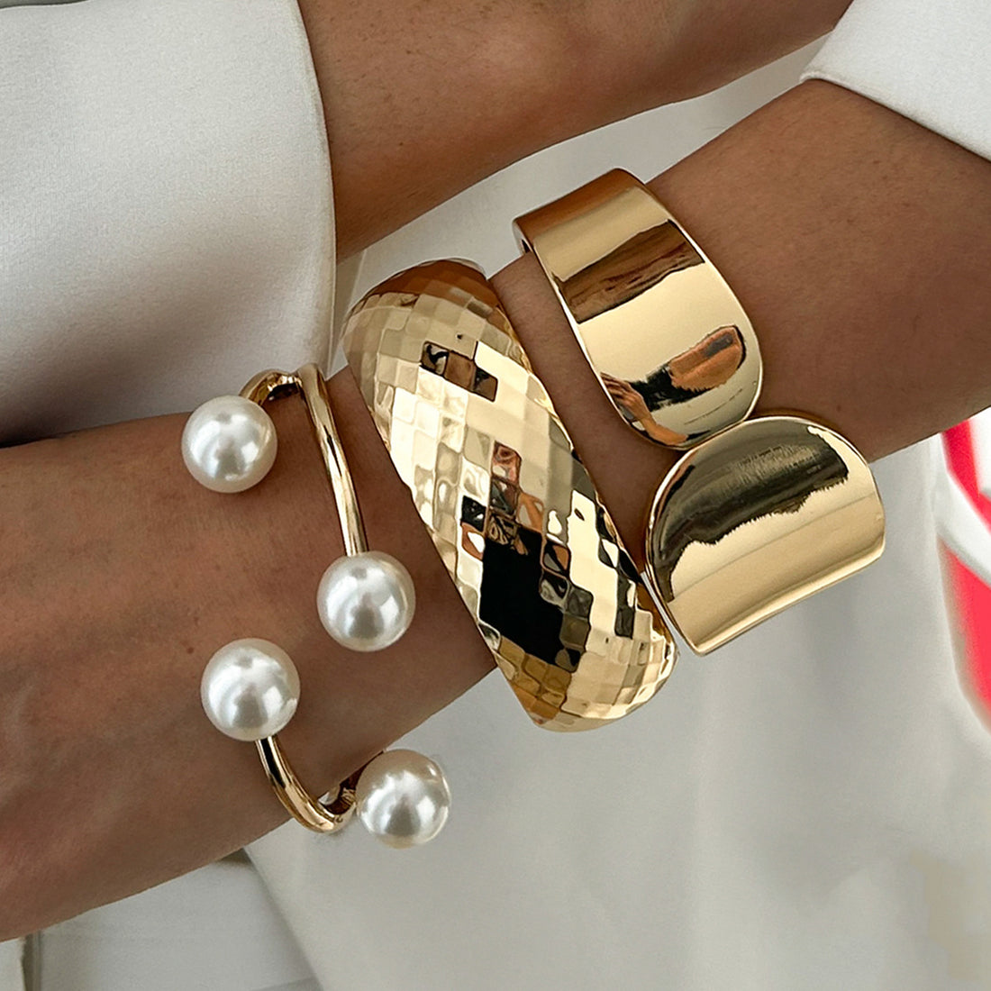 Ramsey Textured Pearl Cuff [AFJT734F]