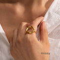 Raven Irregular Pearl Gold Ring [RJ4HMUGU]