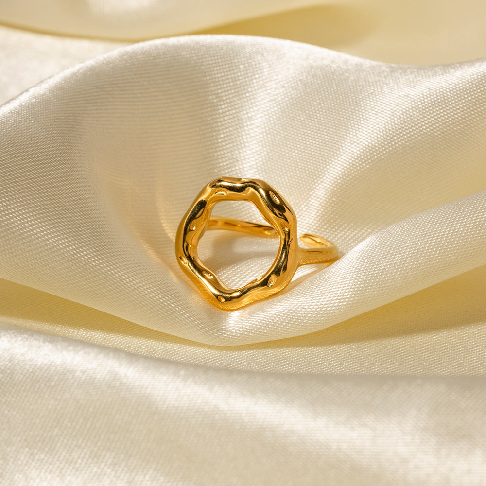 Raven Irregular Pearl Gold Ring [Z32XQAVM]