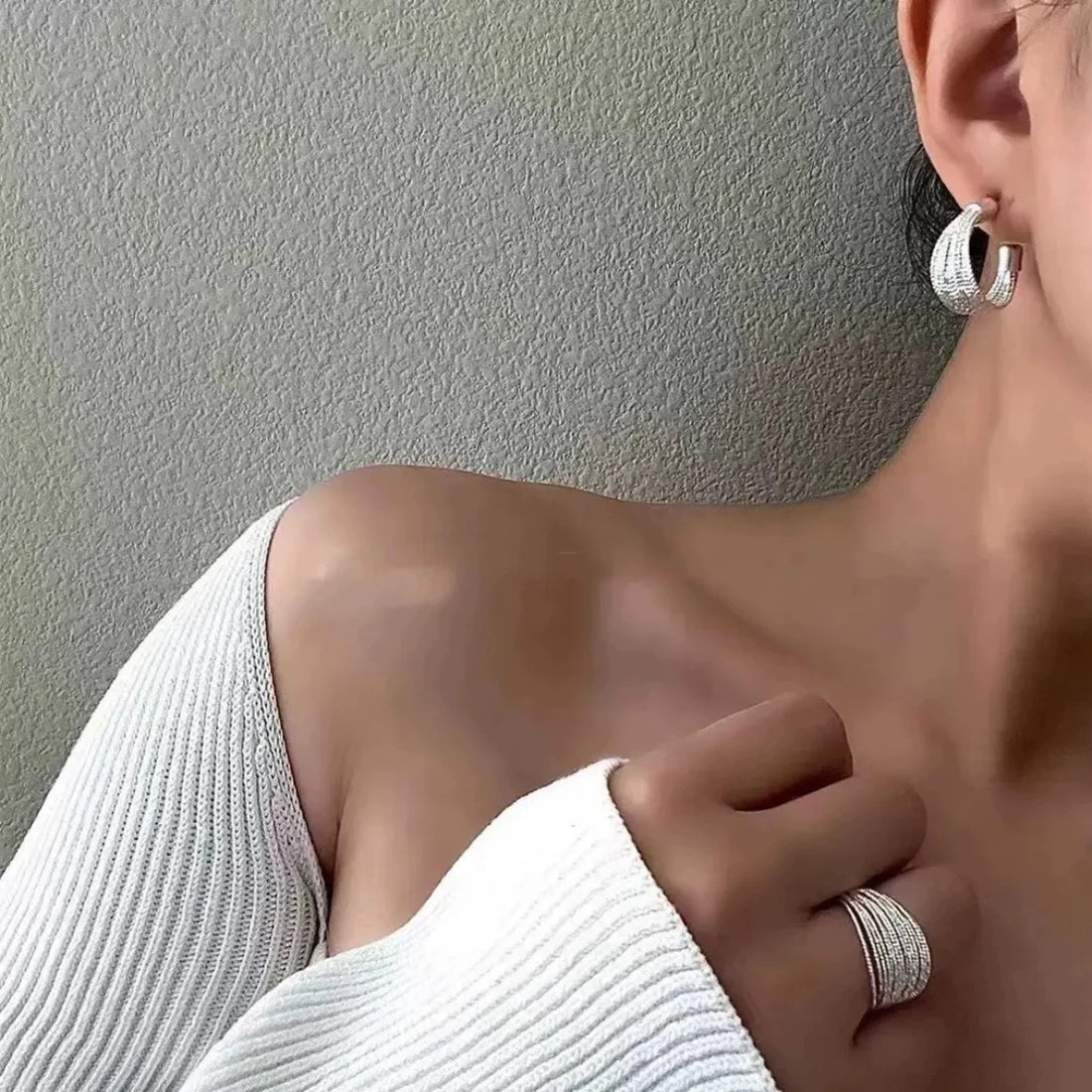 Raven Multi-Line Hoop Earrings - Silver Line Ring [KY0J02RN]