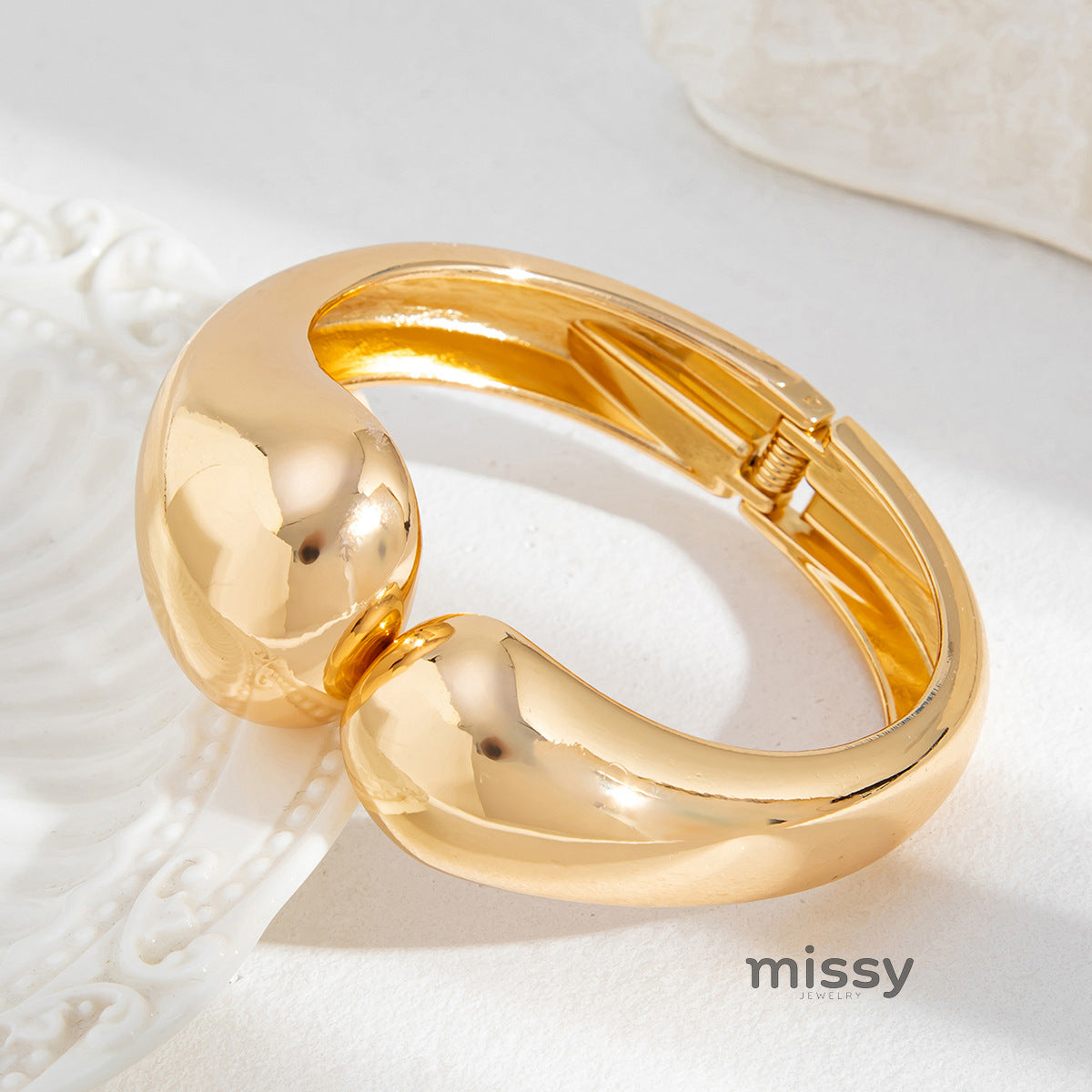 Reid Irregular Water Drop Cuff [CLMUVA19]