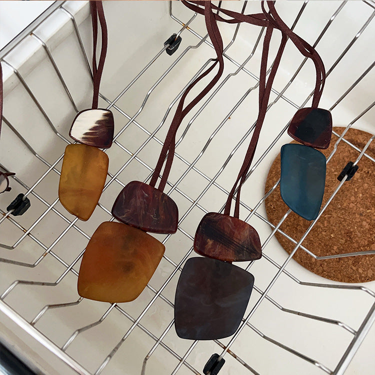 Remmi Abstract Resin Necklace [HOYJPKSM]