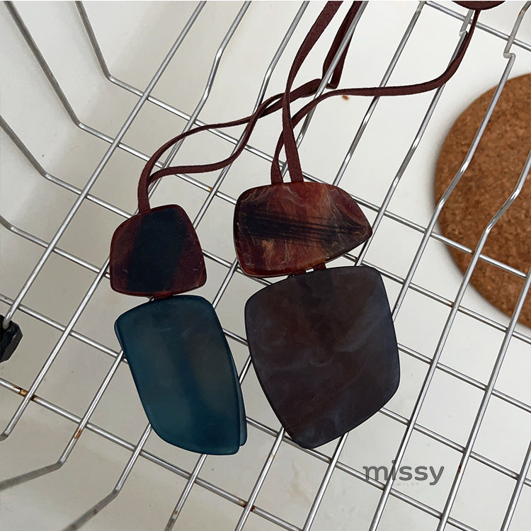Remmi Abstract Resin Necklace [HOYJPKSM]