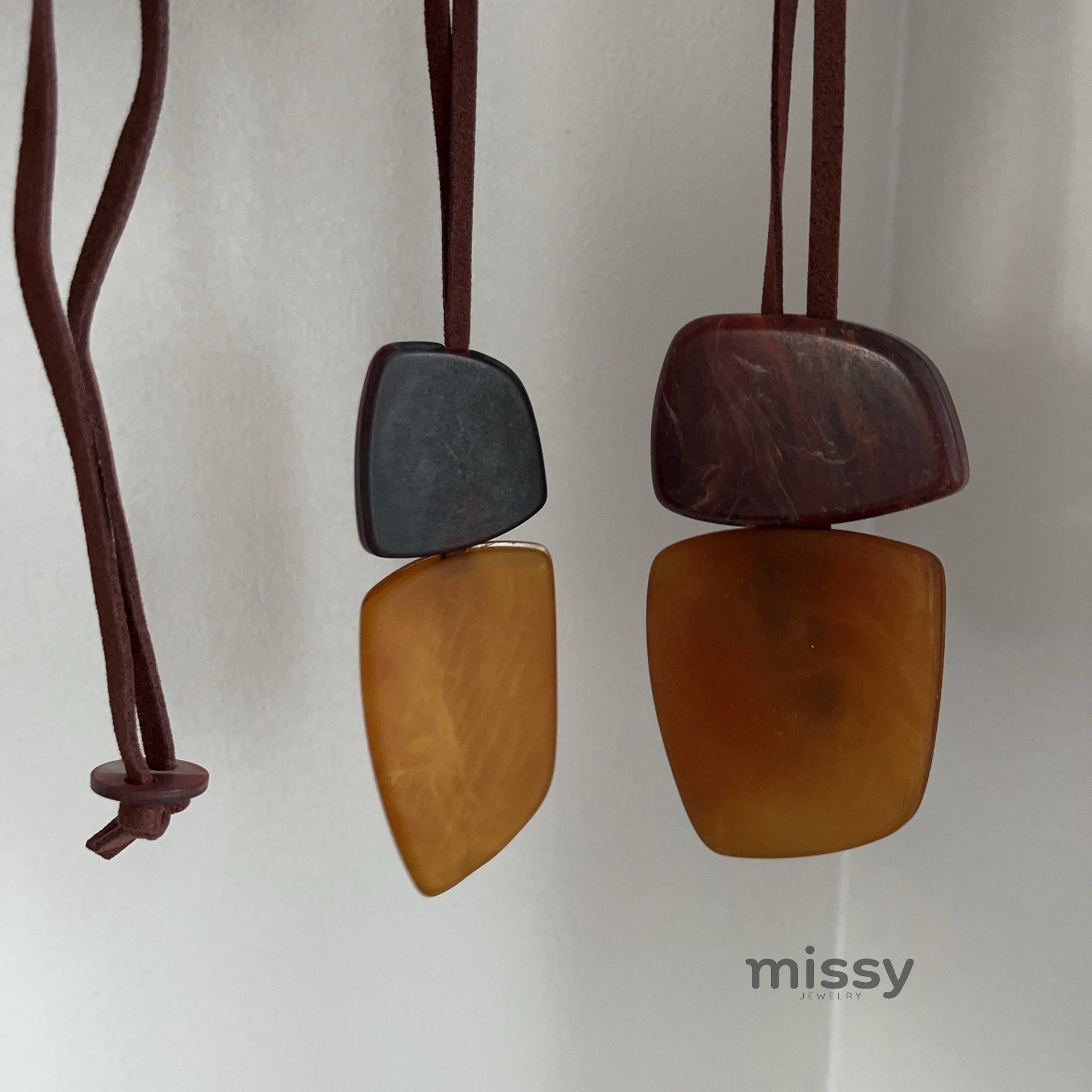 Remmi Abstract Resin Necklace [FUUUM811]