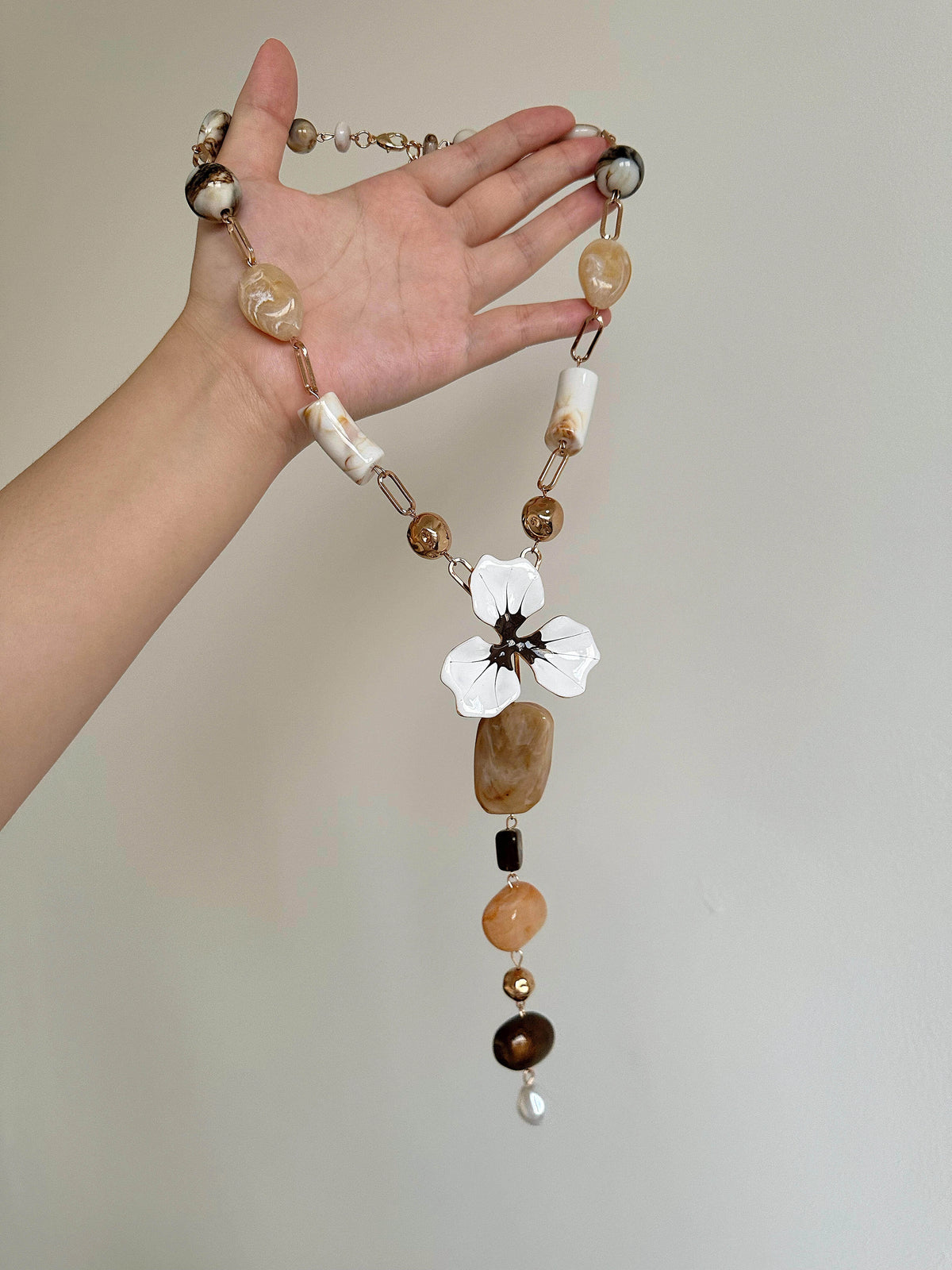 Resin Flower Pendant Long Necklace [EGMJGO2W]