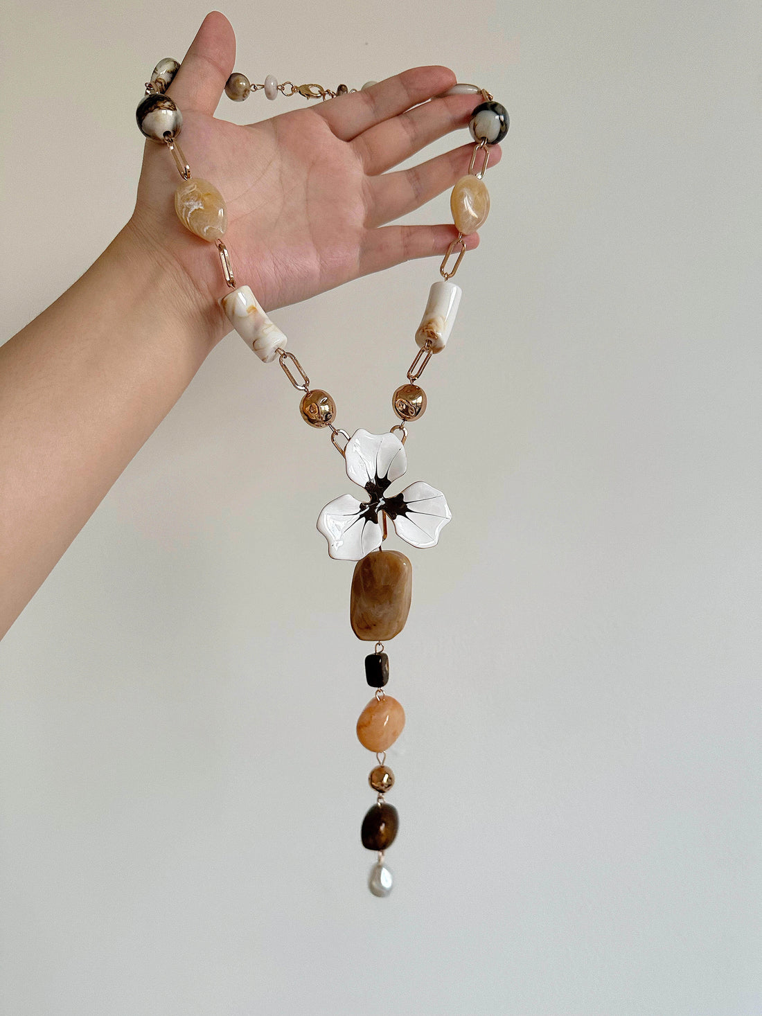 Resin Flower Pendant Long Necklace [PRQKW16F]