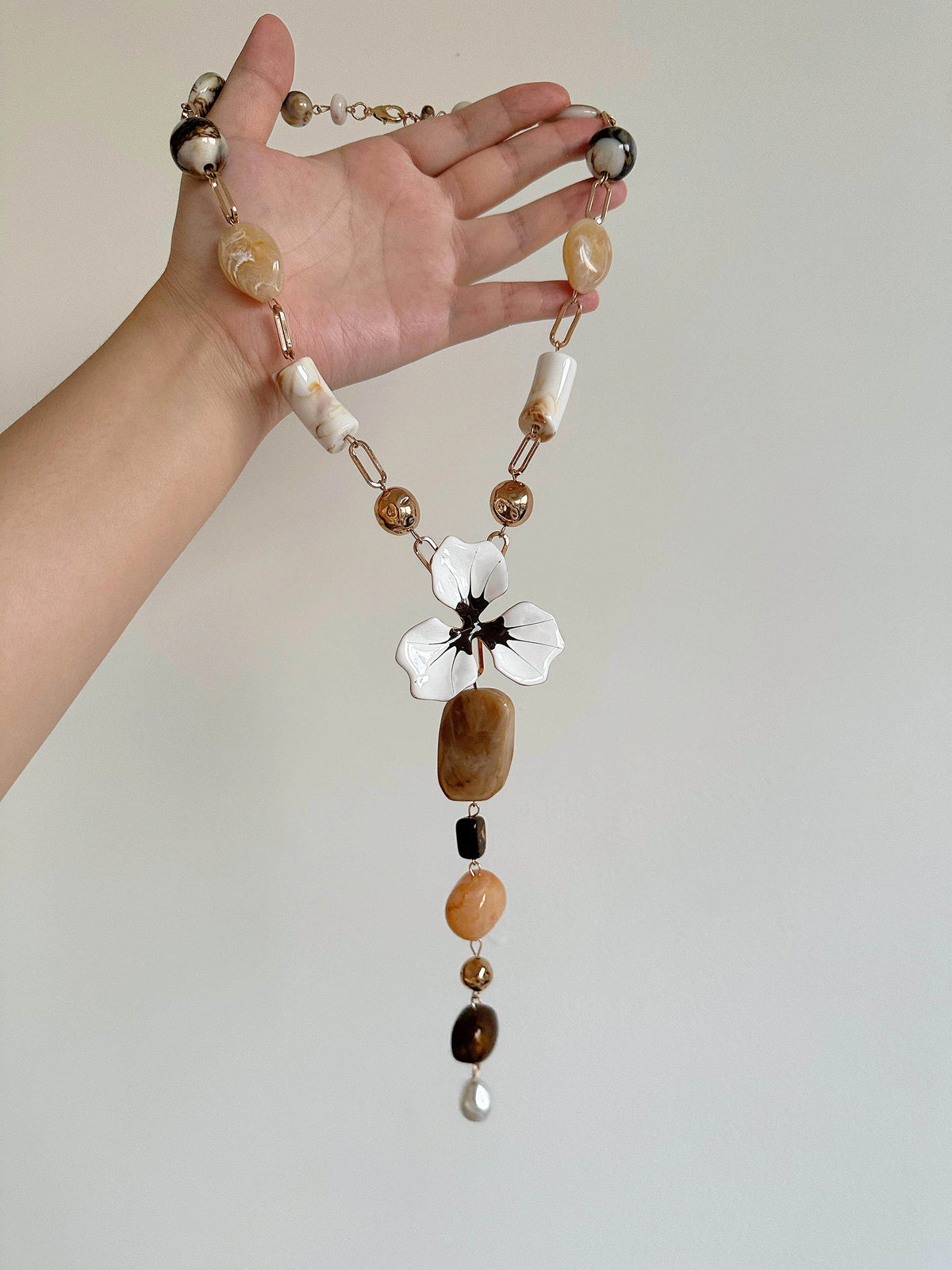 Resin Flower Pendant Long Necklace [PRQKW16F]