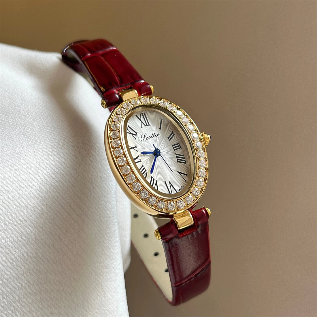 Retro Oval Leather Strap Watch [TTT46C62]