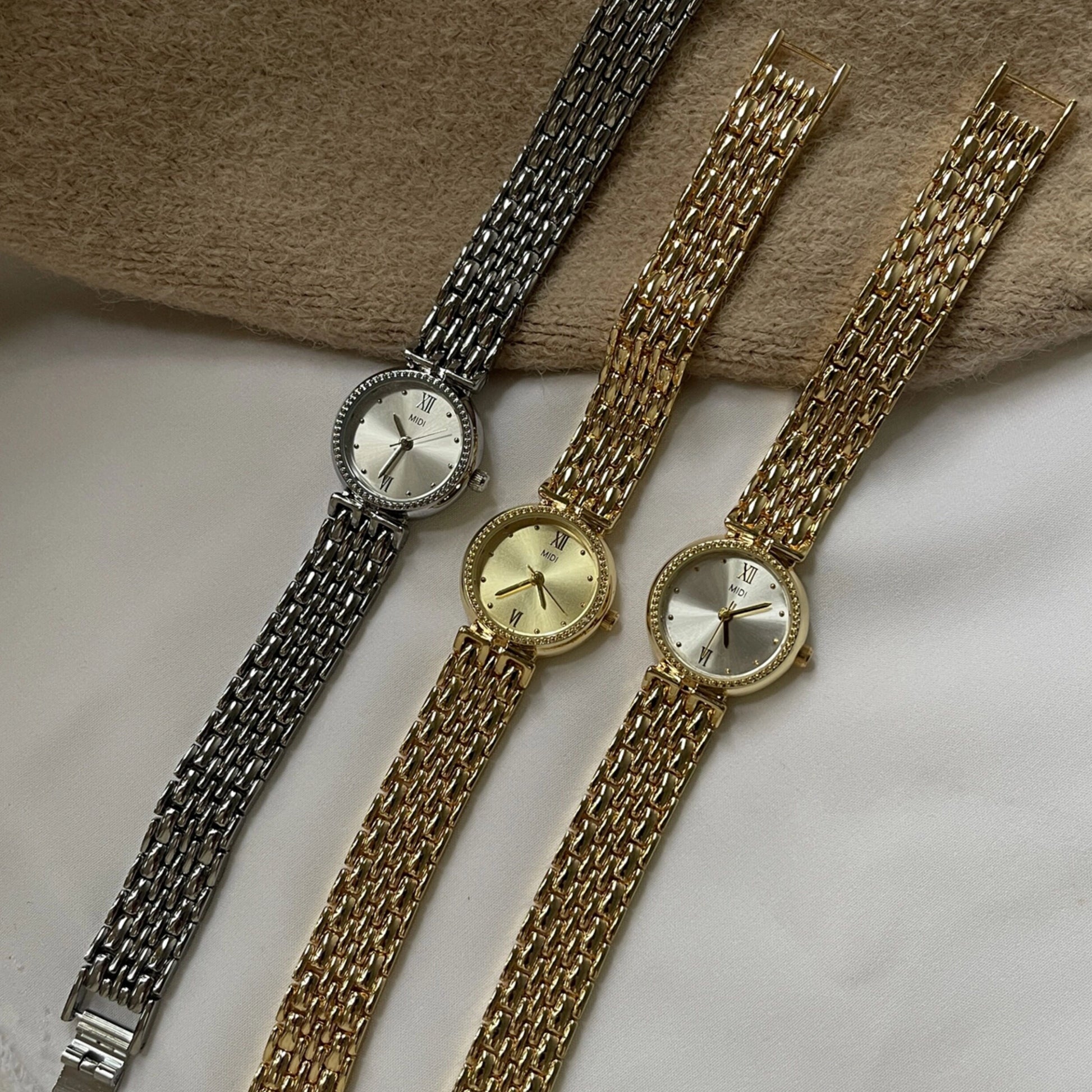 Retro Small Dial Bracelet Watch [0P8HYZ8N]