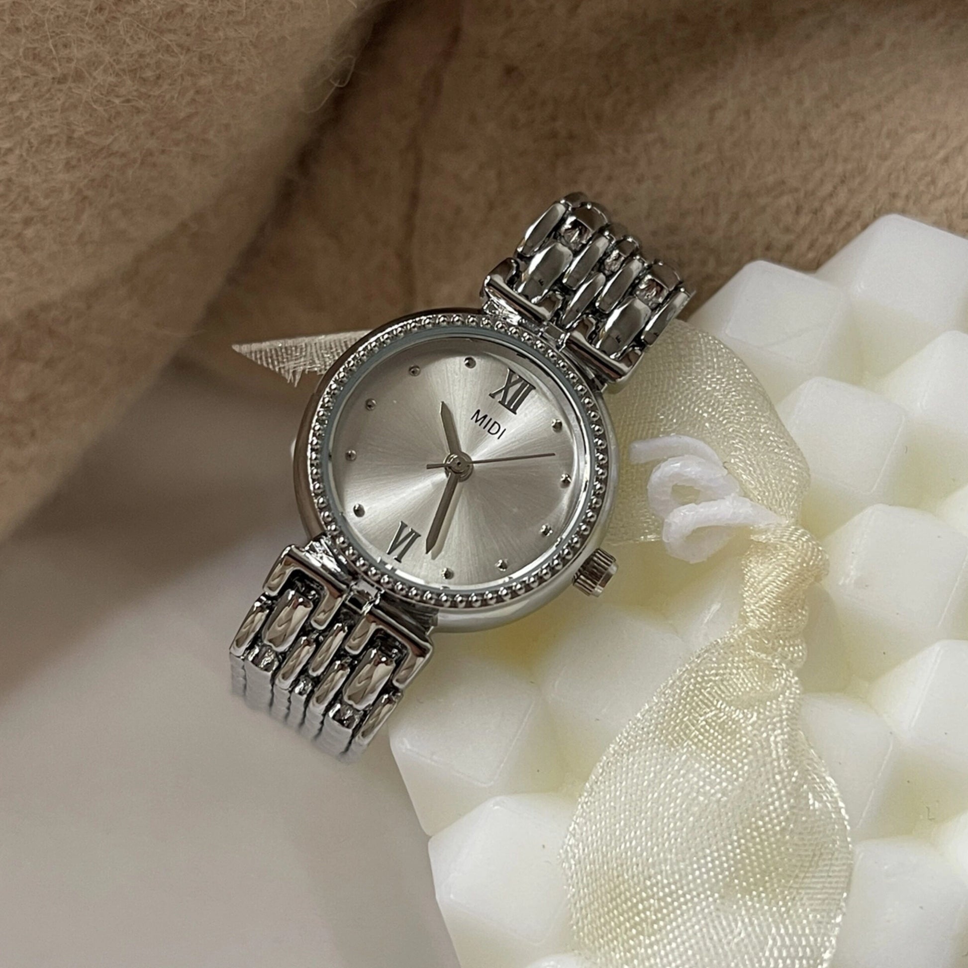 Retro Small Dial Bracelet Watch [R47MR9EC]