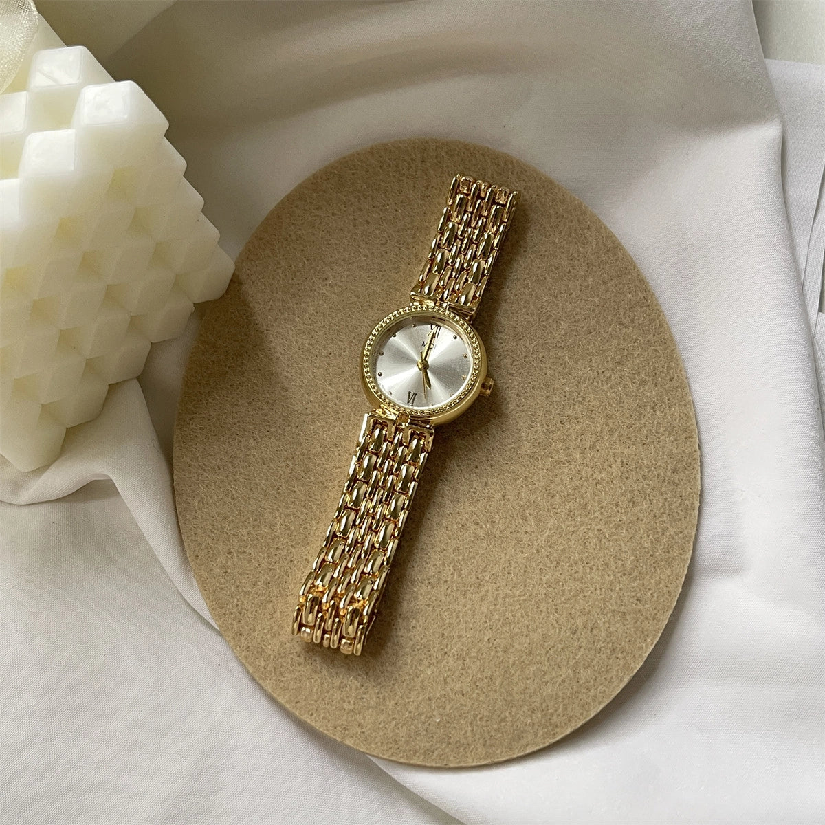 Retro Small Dial Bracelet Watch [UZDVBENS]